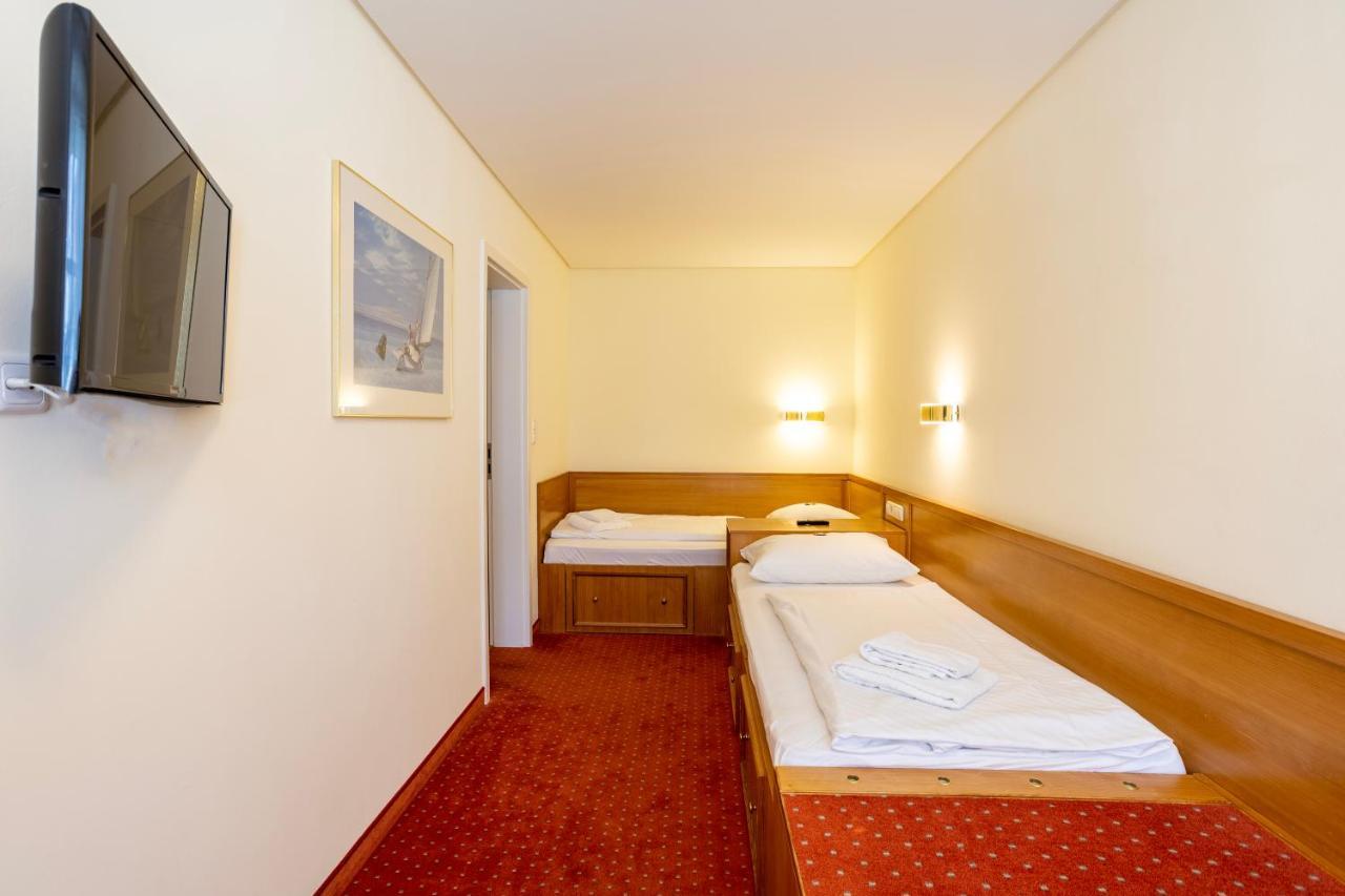Ringhotel Warnemuender Hof รอสต็อค ภายนอก รูปภาพ