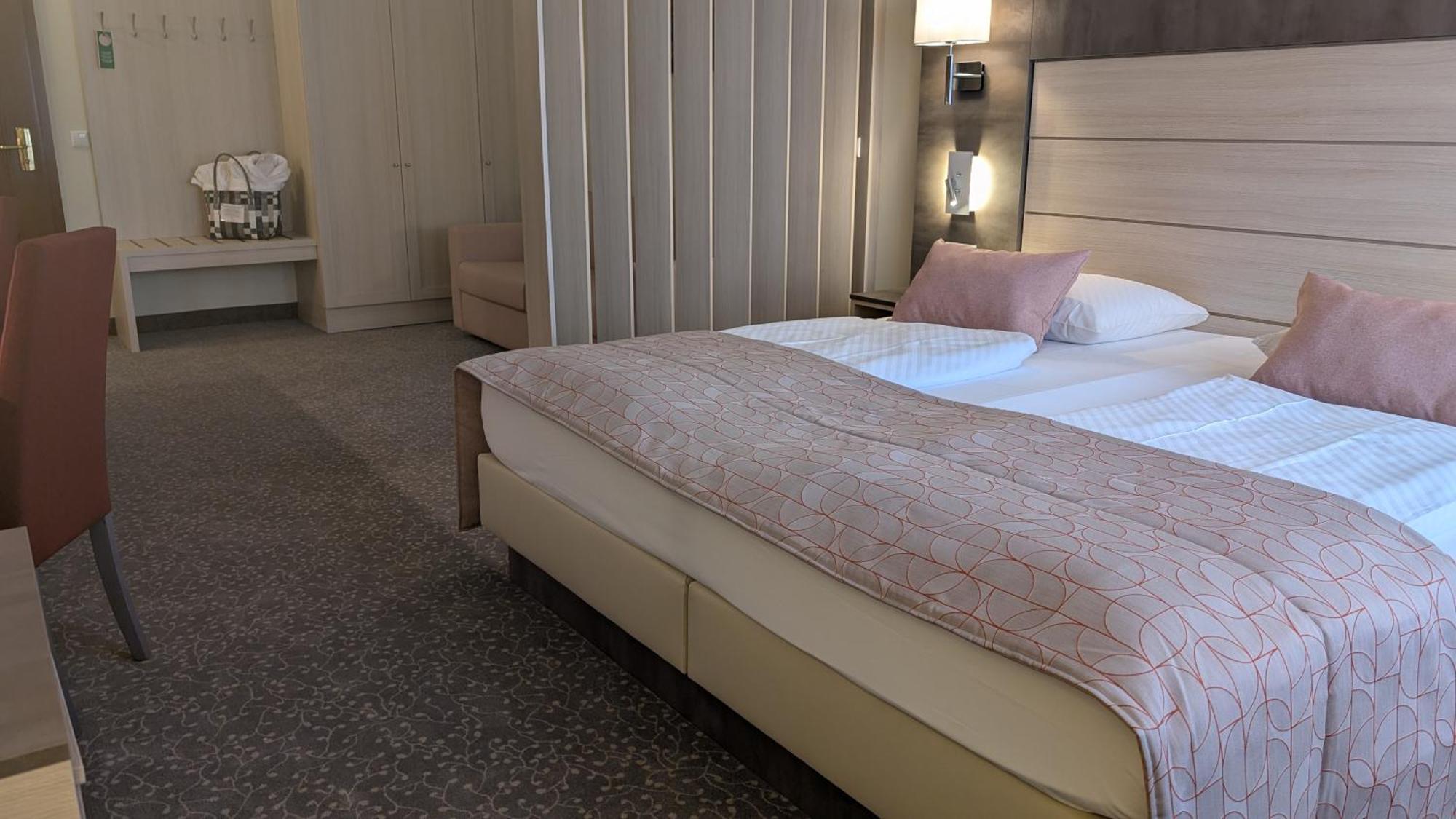 Ringhotel Warnemuender Hof รอสต็อค ภายนอก รูปภาพ